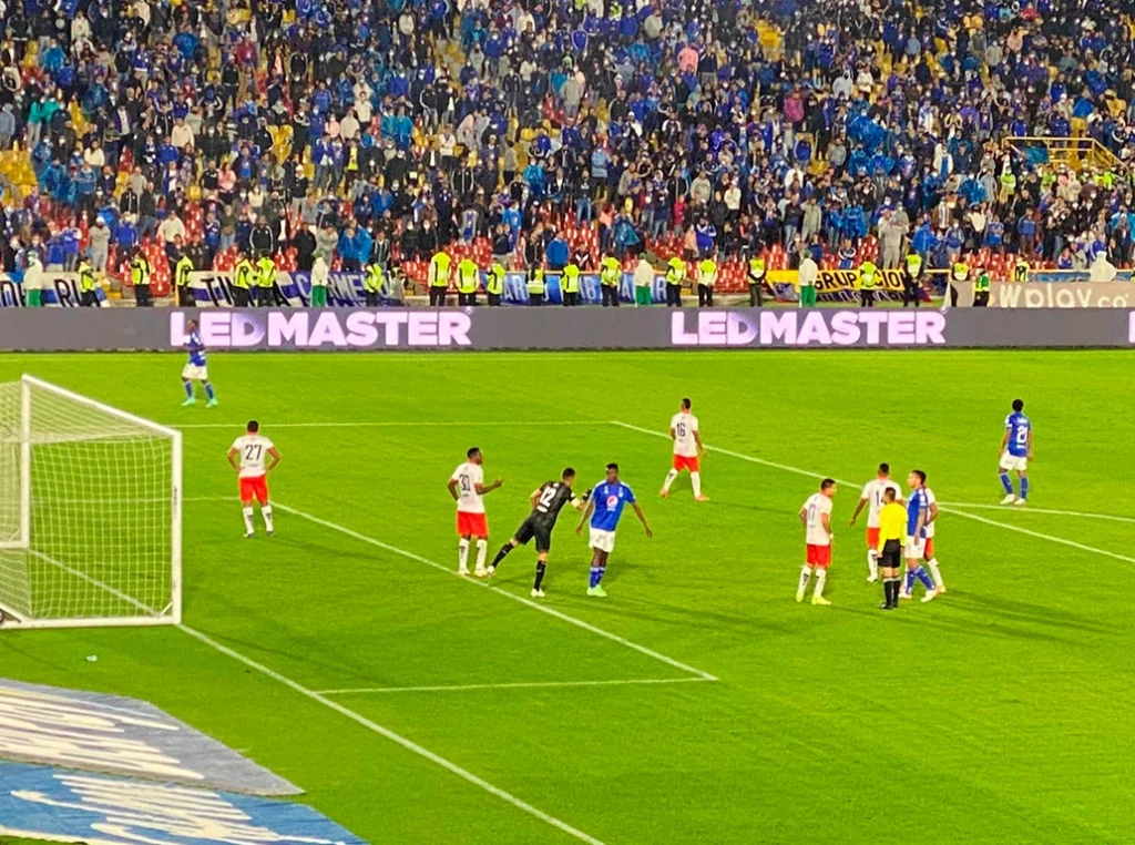 Borde campo deportivo